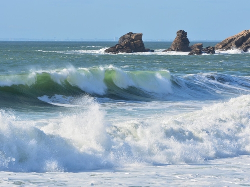 Quiberon "surfe" sur la première réserve de vagues françaises